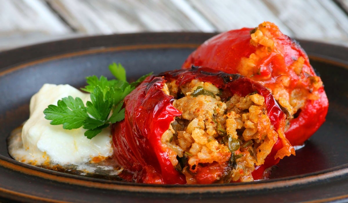 Традиционни български пълнени чушки - Традиционна българска рецепта с продукти Бачо Илия